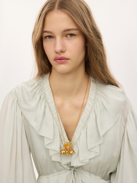 The Chlo&eacute; Bouquet pendant necklace