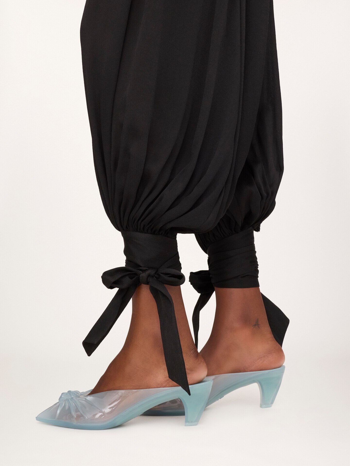 Pleated flowy trousers in cr&ecirc;pe de chine - 8