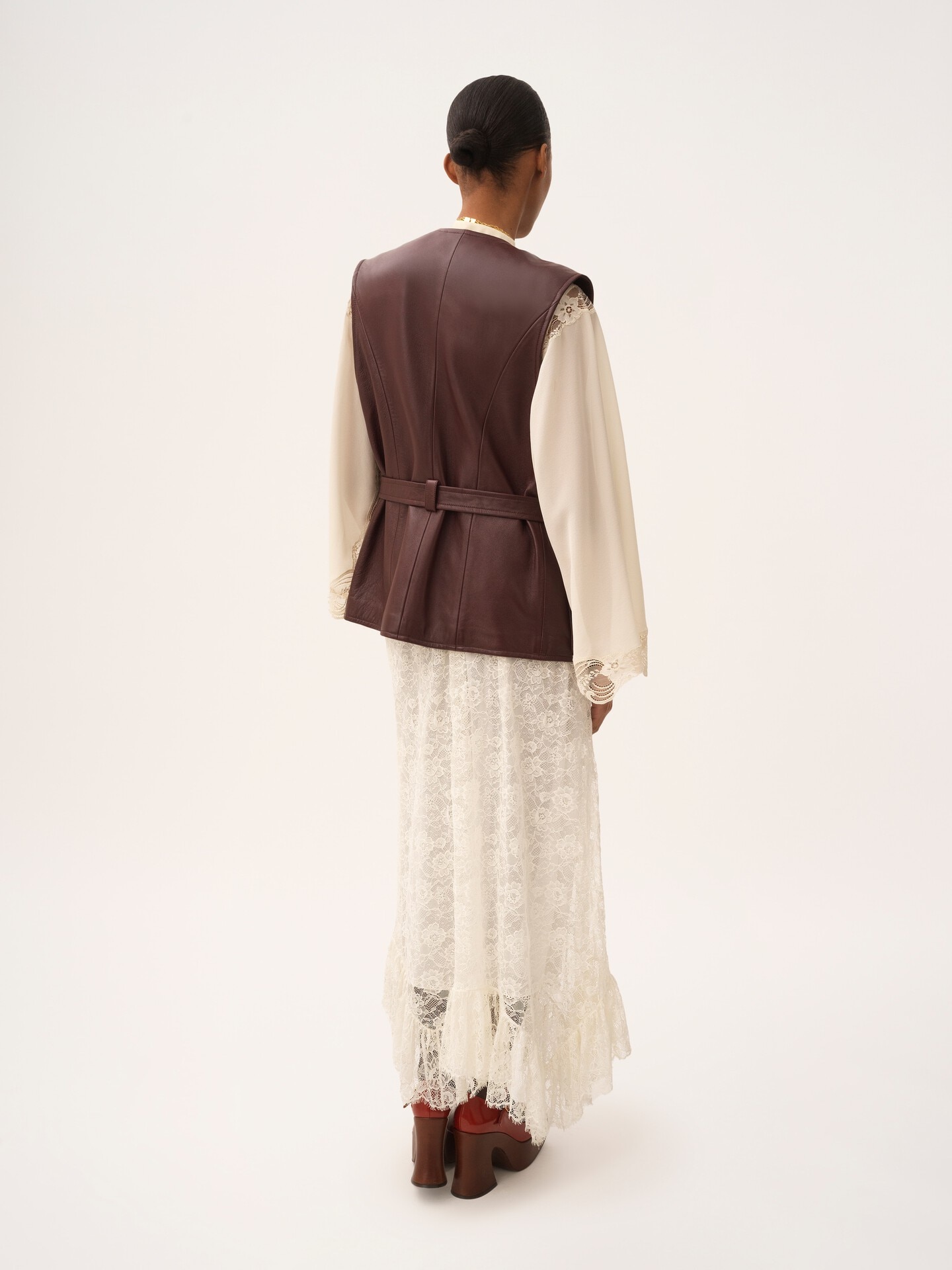Utilitarian vest in leather - 5