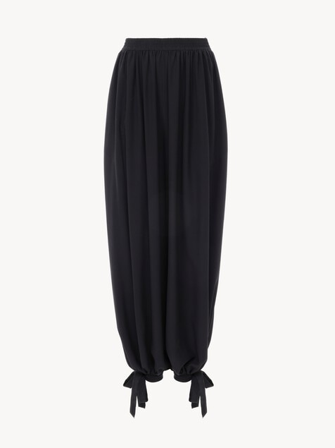 Fluid pleated pants in cr&ecirc;pe de chine