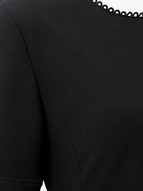 Short A-line dress in cr&ecirc;pe