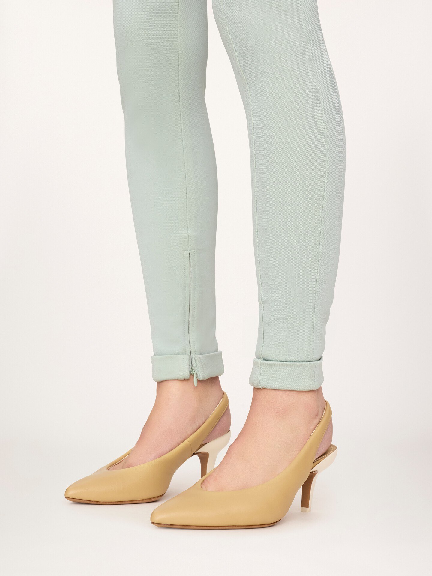 High-rise fitted pants in bonded stretch jersey - 7