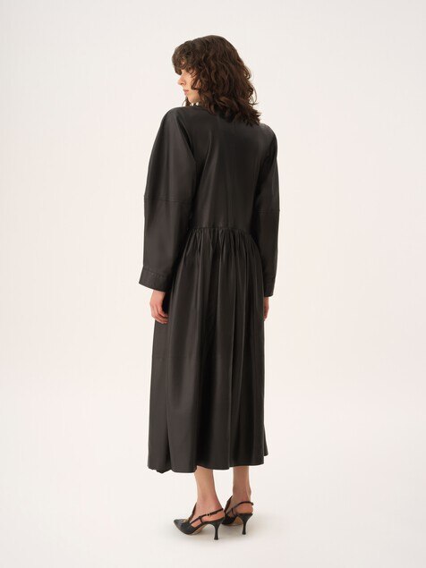 Oversized long riding coat in leather