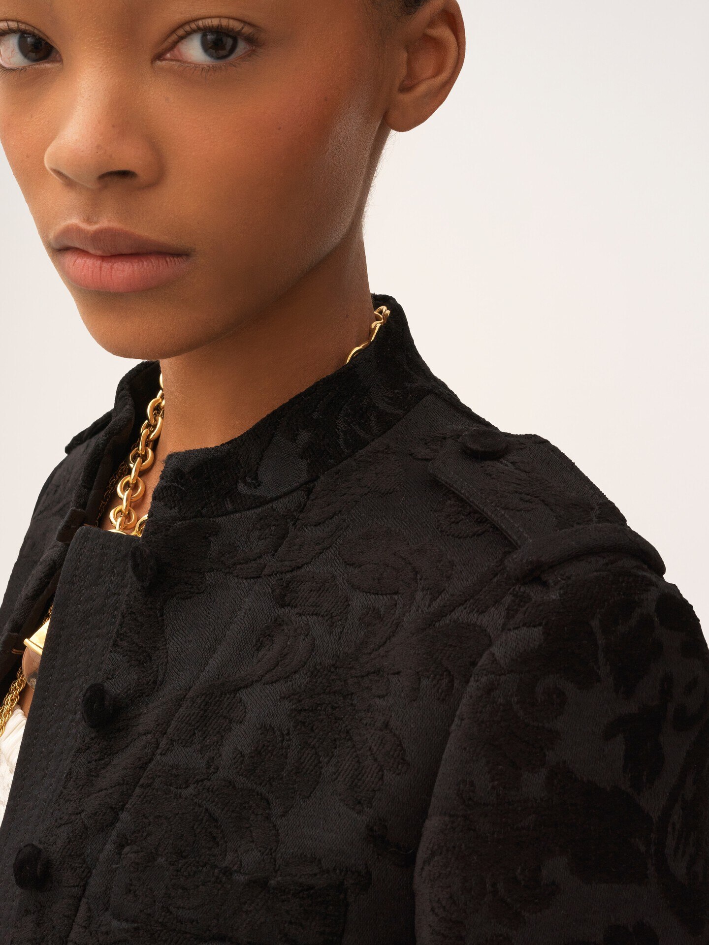 Veste ajust&eacute;e en velours floral - 6