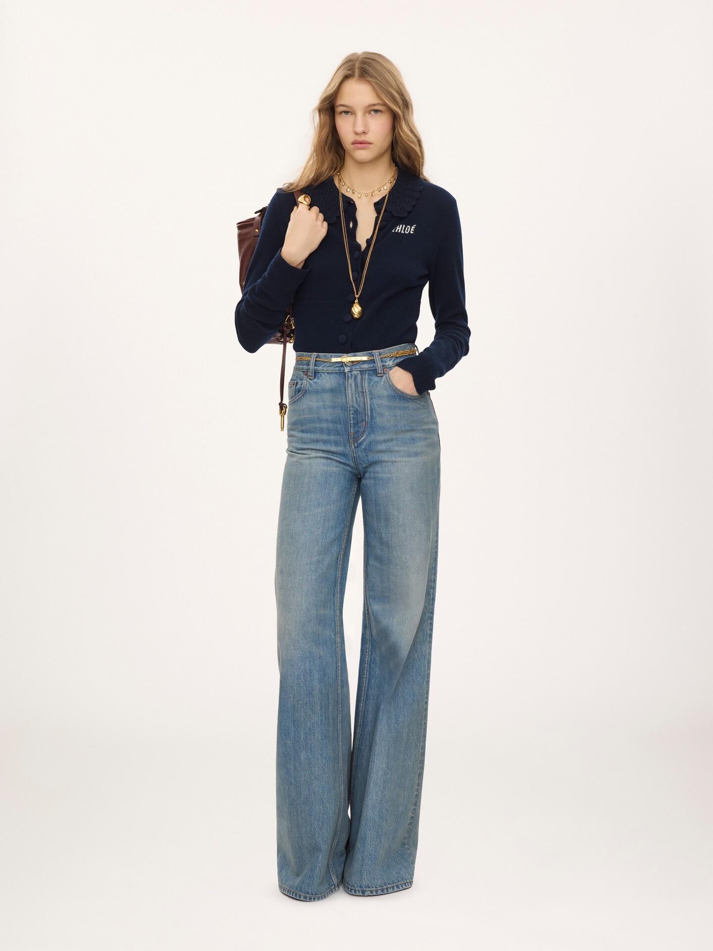 Fitted logo cardigan in a wool knit - 1.0