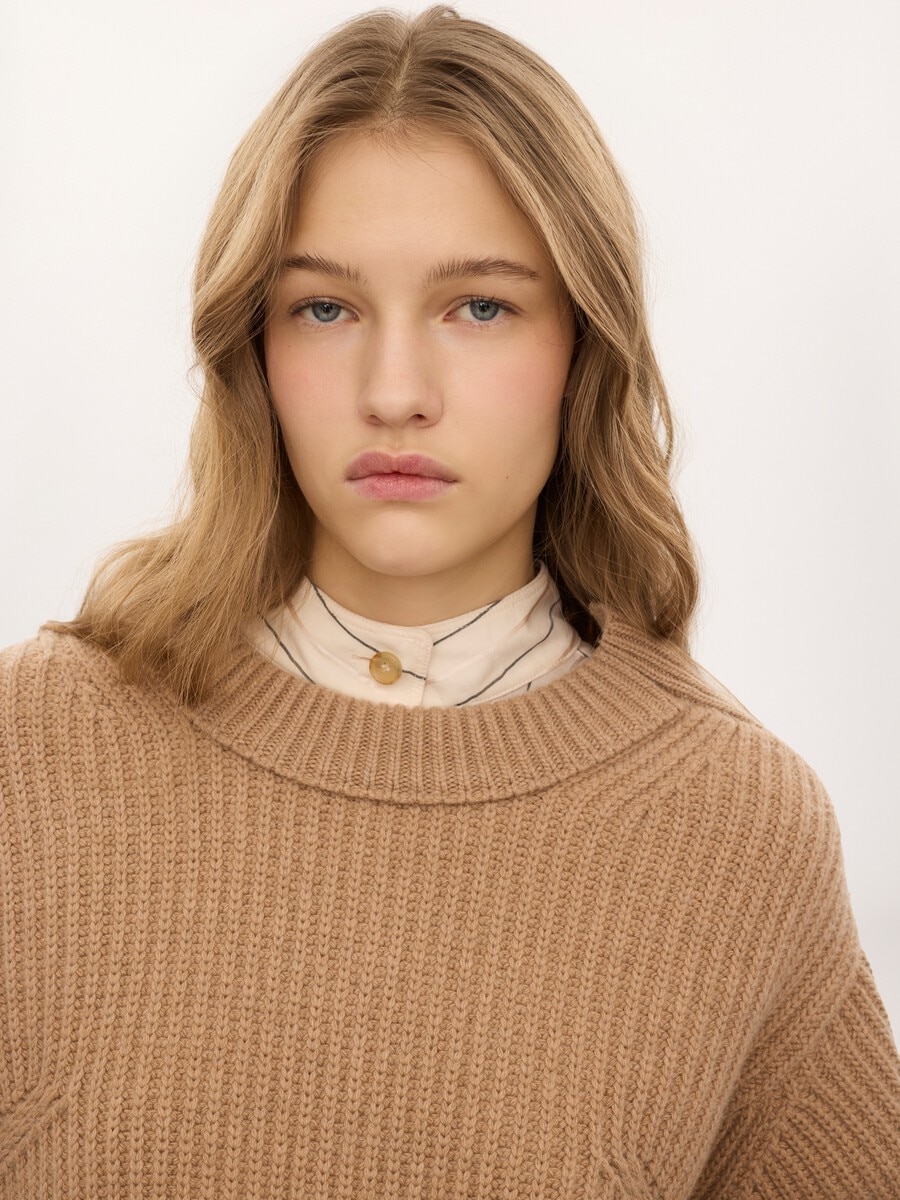 Cropped mock-neck jumper in a wool and cashmere knit & lace - 6