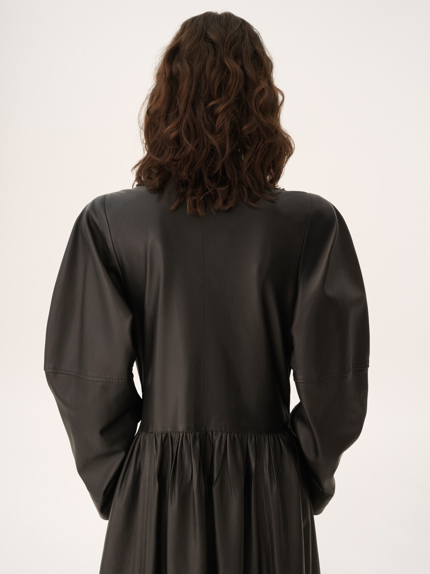 Oversized long riding coat in leather - 6.0