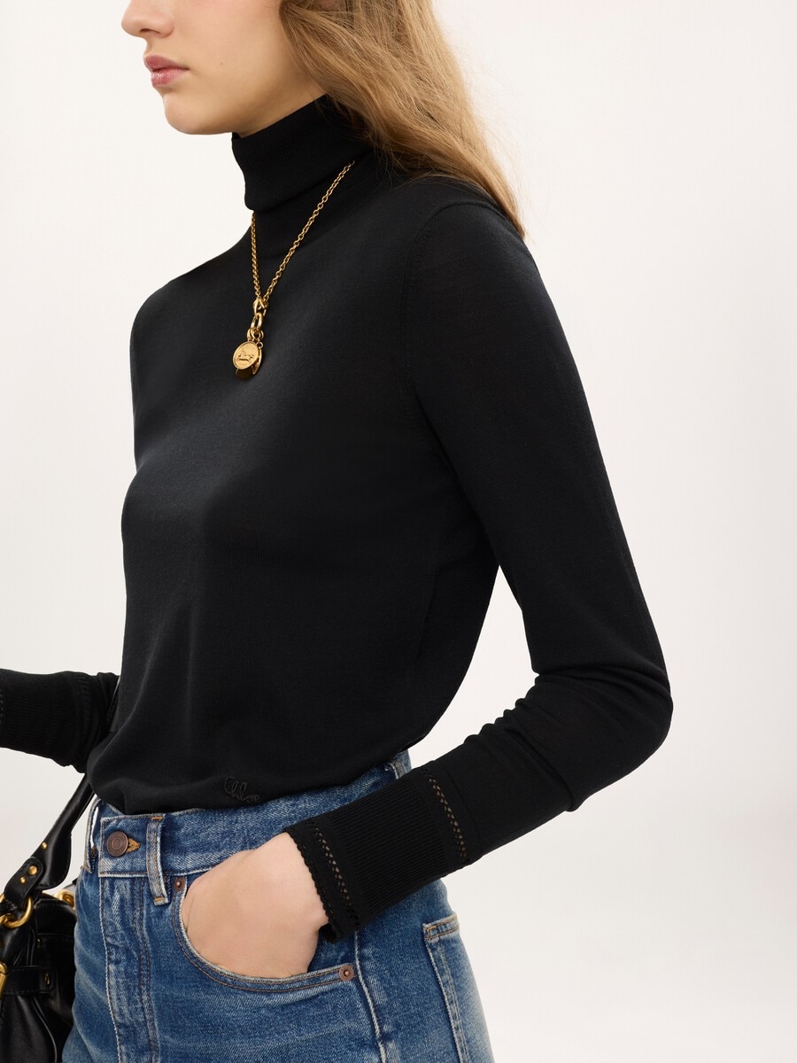 Fitted turtleneck in a wool knit - 7