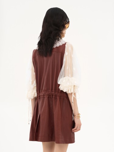 Utilitarian vest in leather - 7