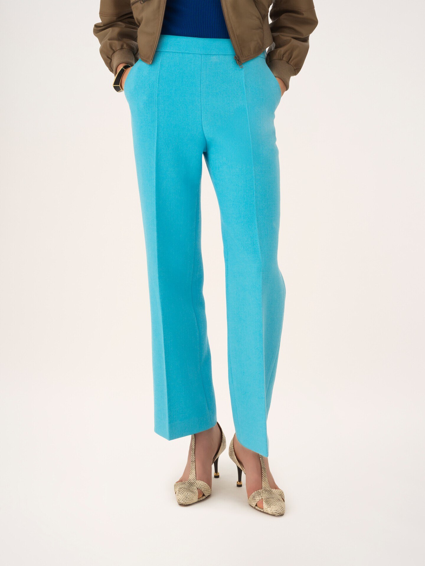 Straight cropped pants in wool cr&ecirc;pe - 5