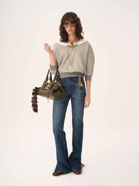 Collar sweater in chin&eacute; fleece