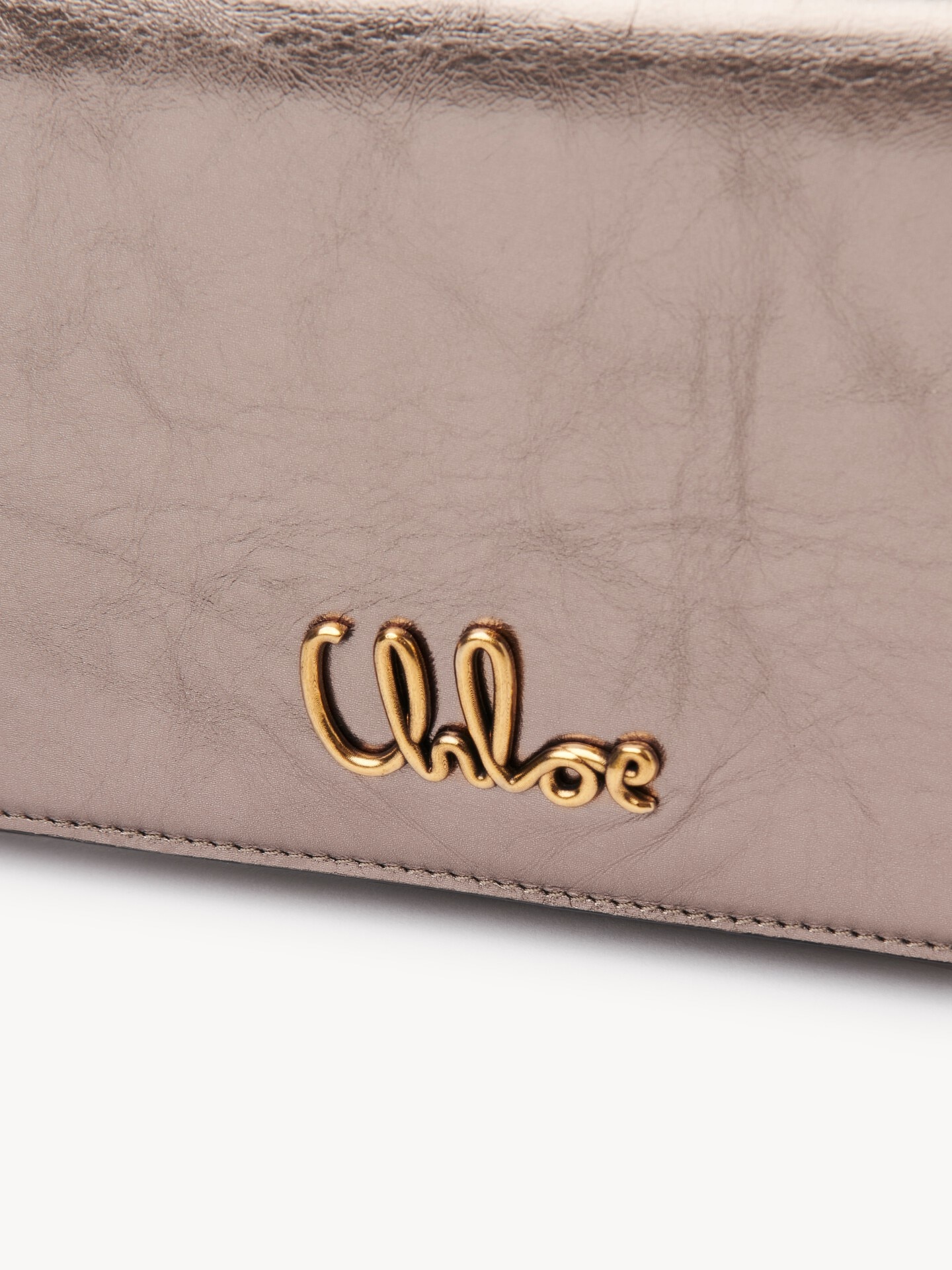 Chlo&eacute; Iconic flap wallet on chain in metallised leather - 8
