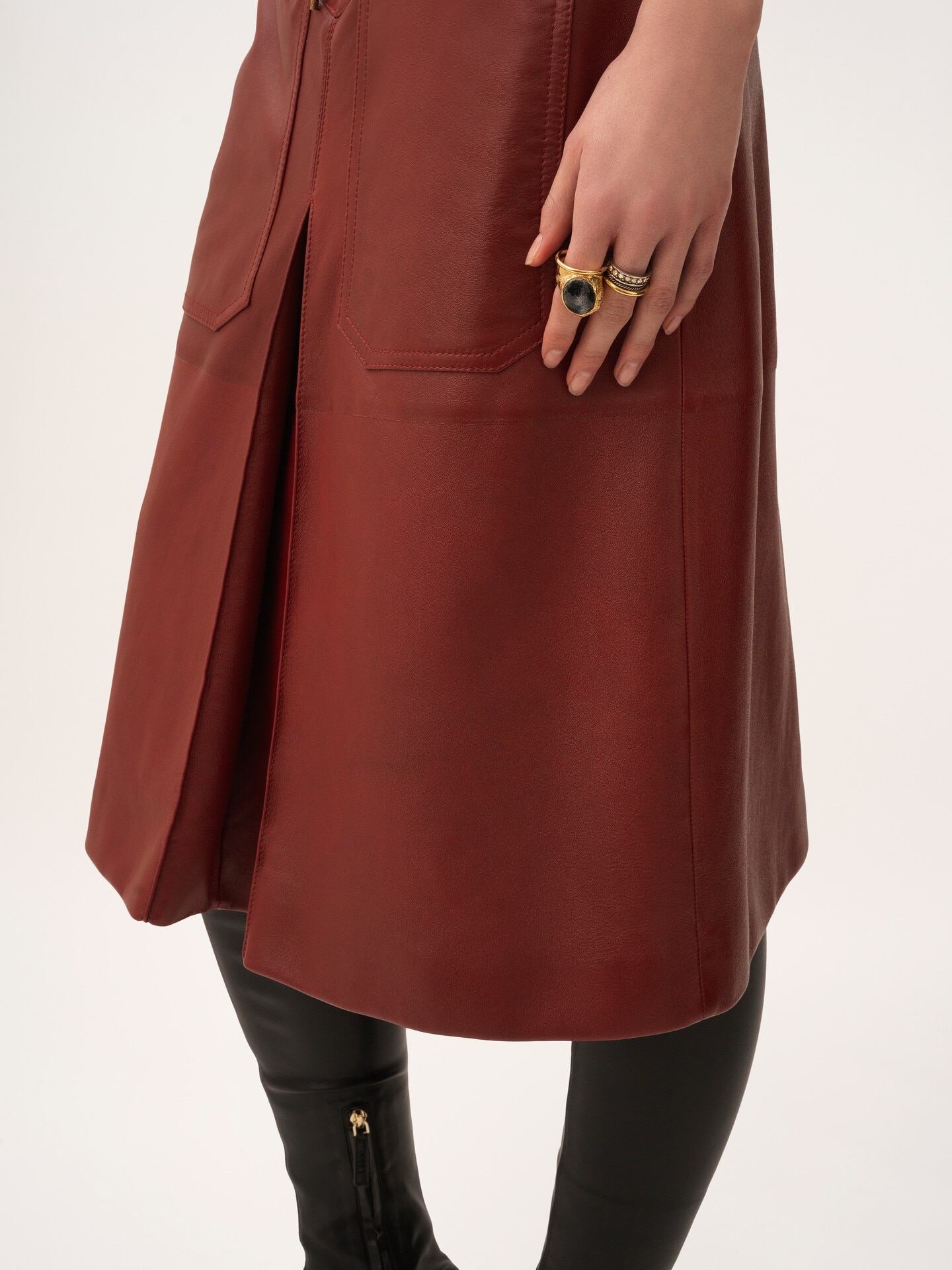 Knee-length skirt in leather - 7