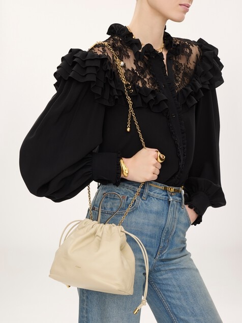 Bolso de hombro peque&ntilde;o Chlo&eacute; Icons con cadena de cuero suave