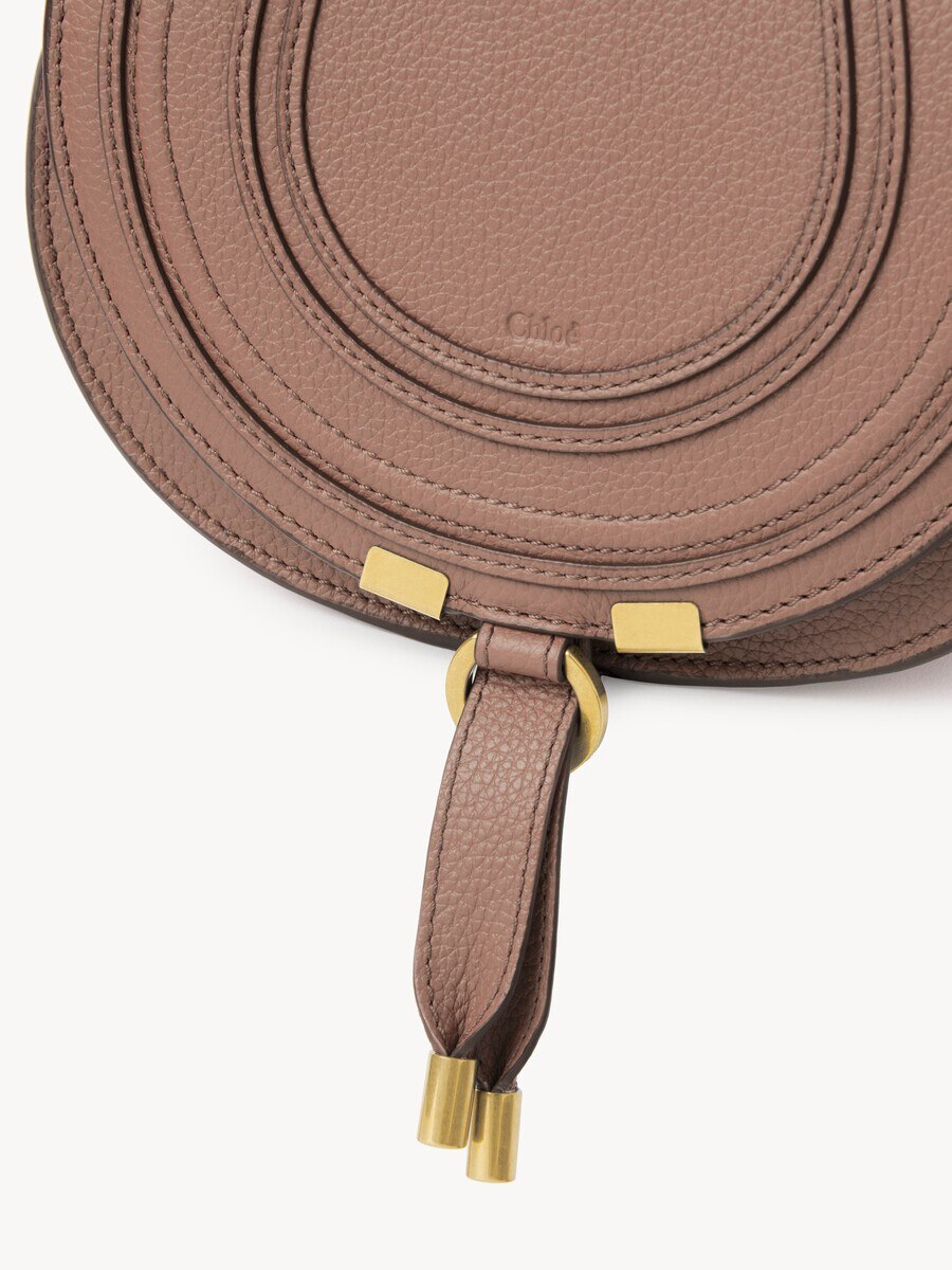 Bolso saddle peque&ntilde;o Marcie de cuero granulado - 6