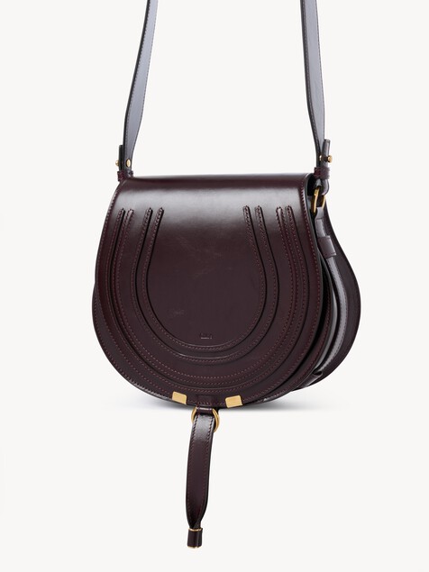 Bolso saddle Marcie de cuero brillante