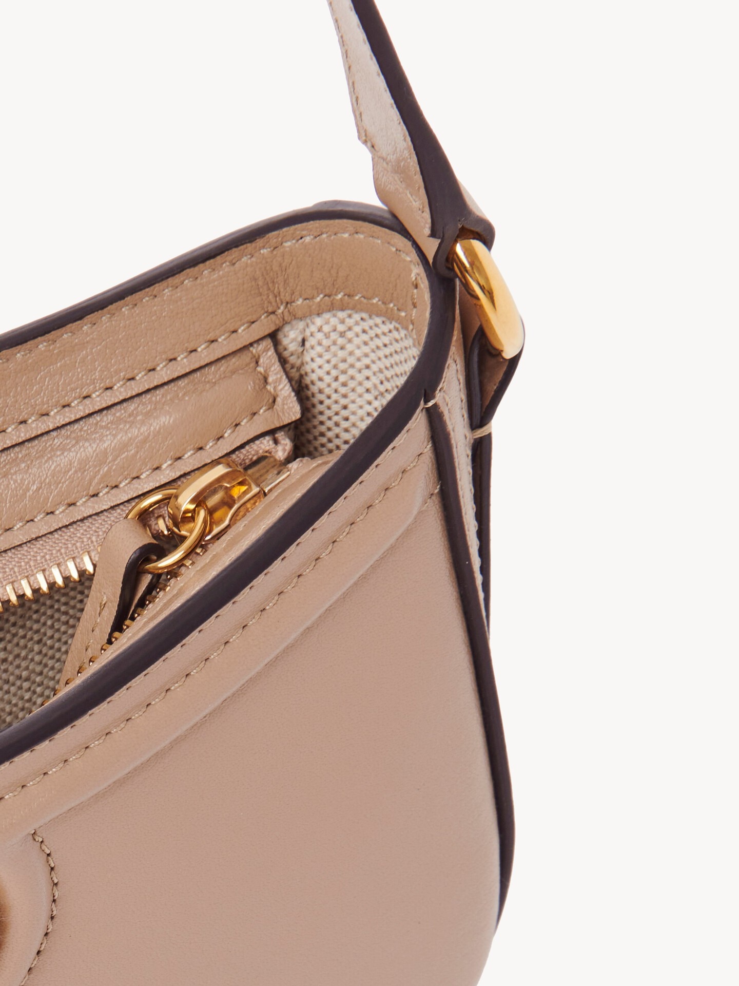 Sac port&eacute; &eacute;paule Horse Medal en cuir grain&eacute; - 6