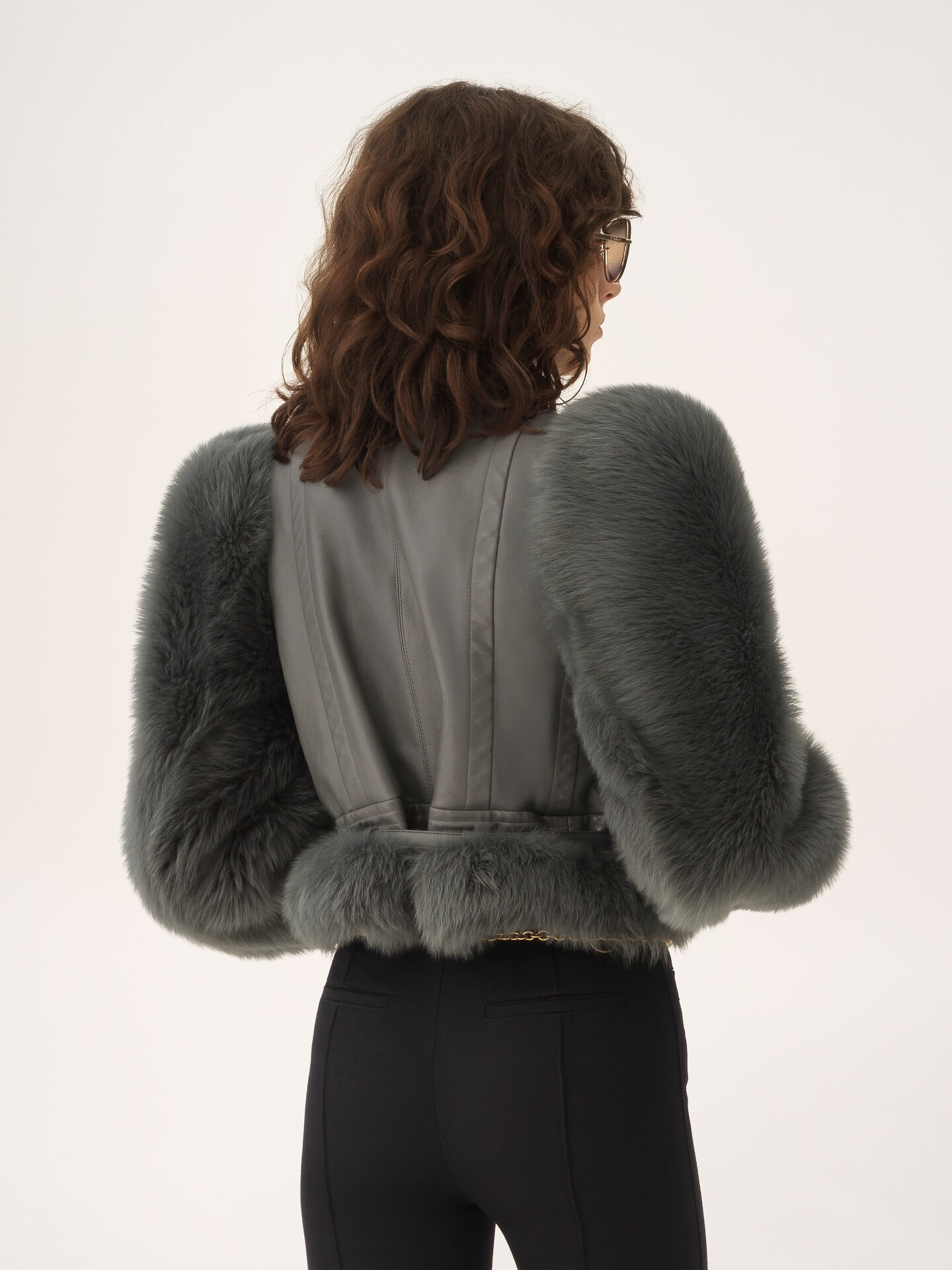 Hochgeschlossene Hybrid-Jacke aus Leder - 6