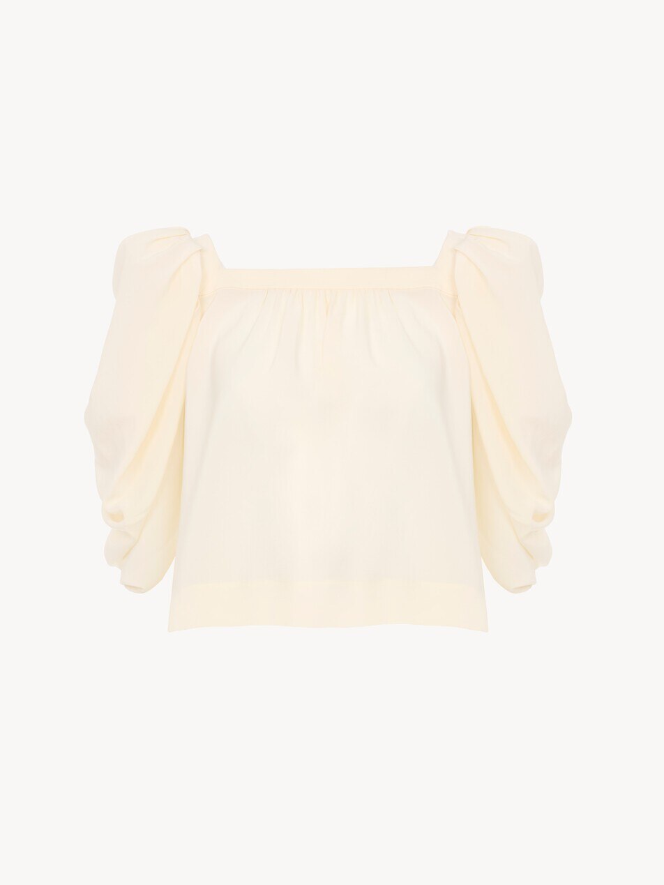 Puff-sleeve pleated top in cr&ecirc;pe de chine - Packshot