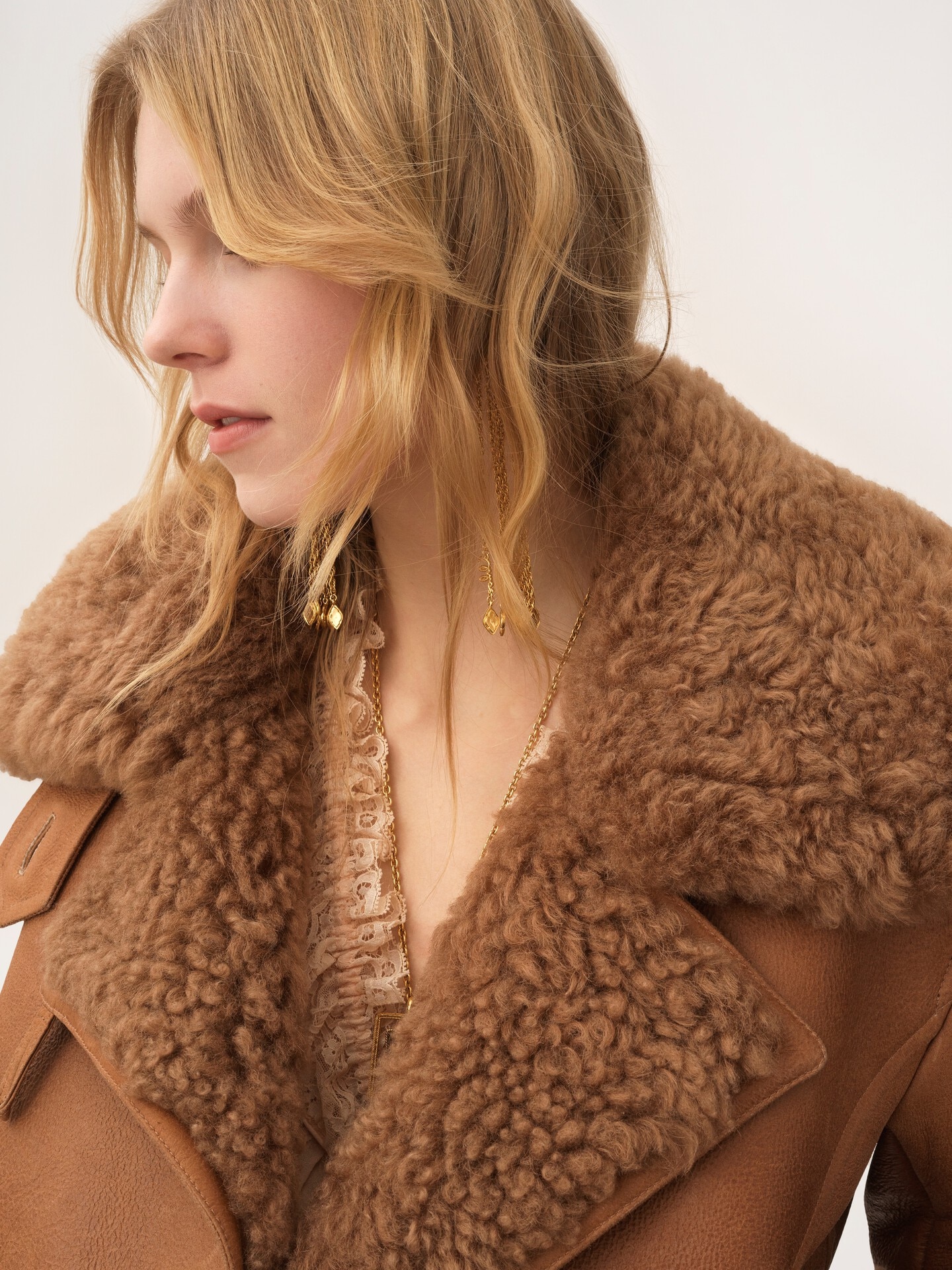 Cropped boxy jacket in leather - 8