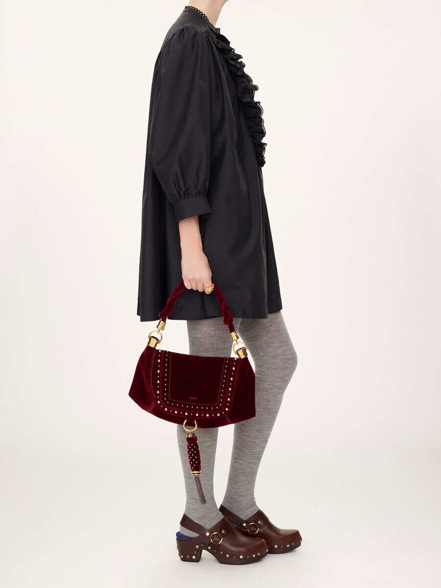 Bolso hobo Marcie Foulard peque&ntilde;o de terciopelo con tachuelas - 8