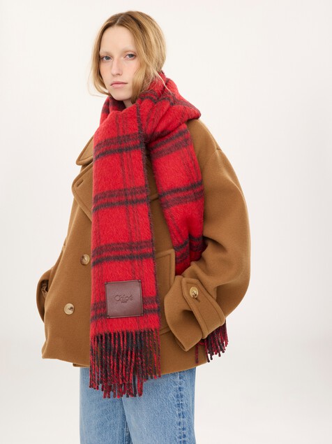 The Chlo&eacute; Covering scarf in alpaca wool