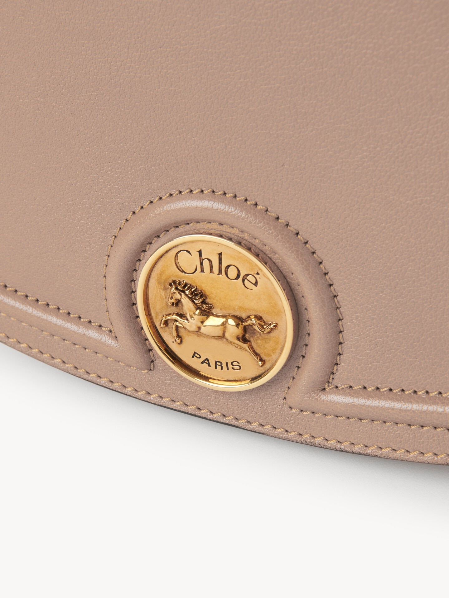 Sac &agrave; bandouli&egrave;re Horse Medal en cuir grain&eacute; - 6