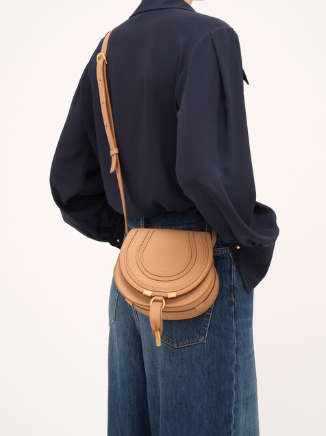 Bolso saddle peque&ntilde;o Marcie de cuero granulado