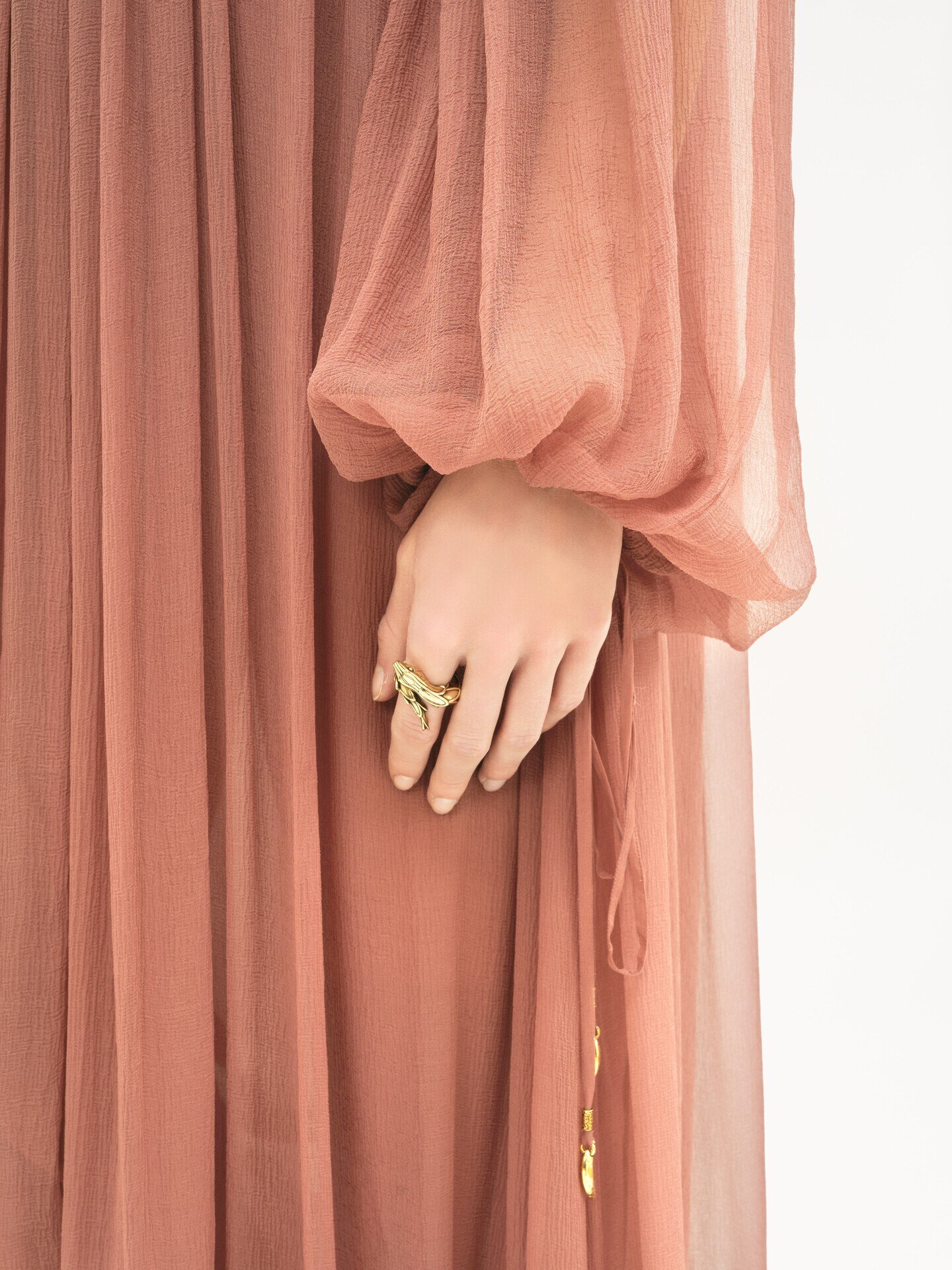 Robe oversize &agrave; volants en mousseline de soie - 7