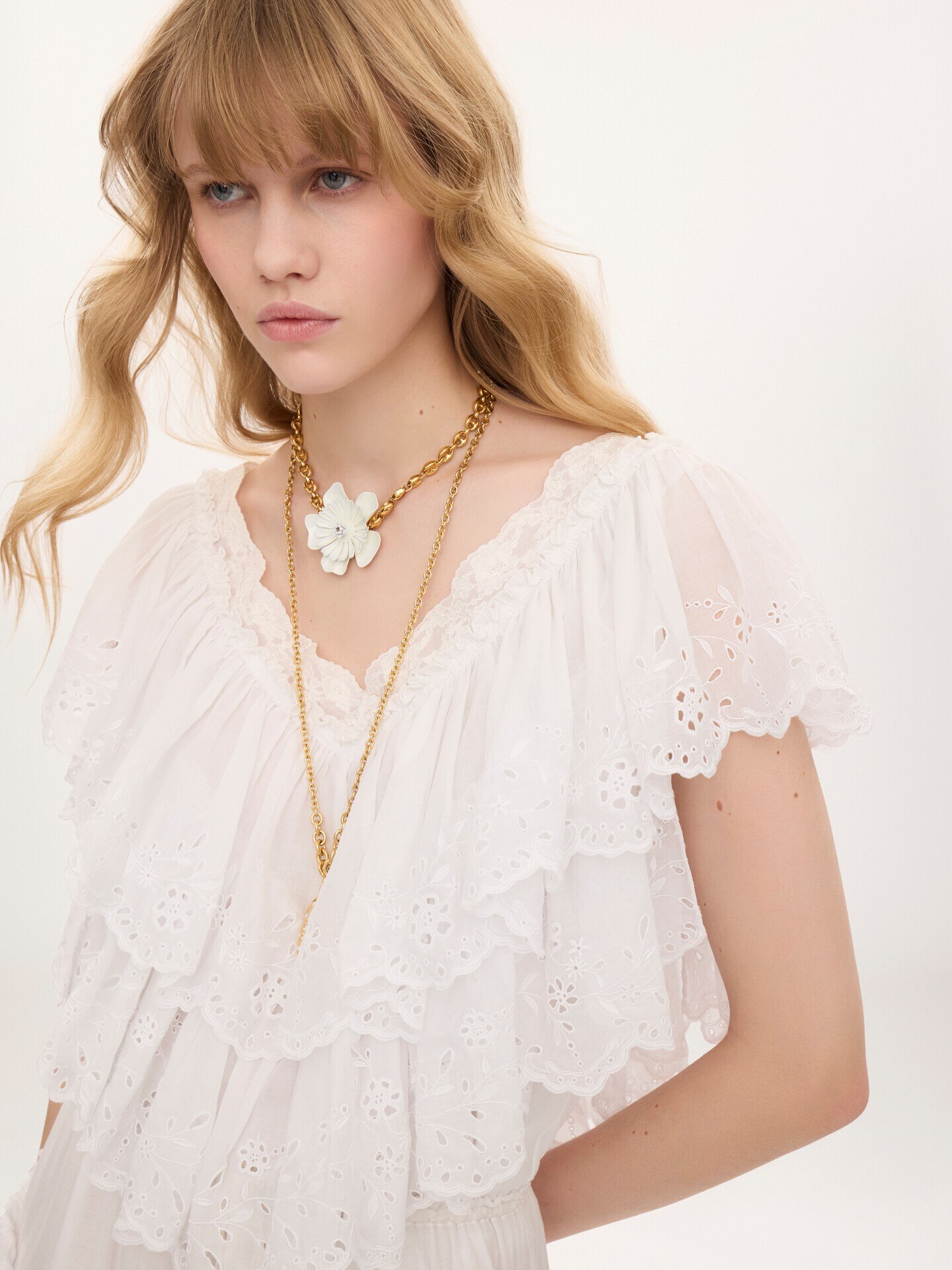 Cropped V-neck ruffle top in cotton voile & lace - 5