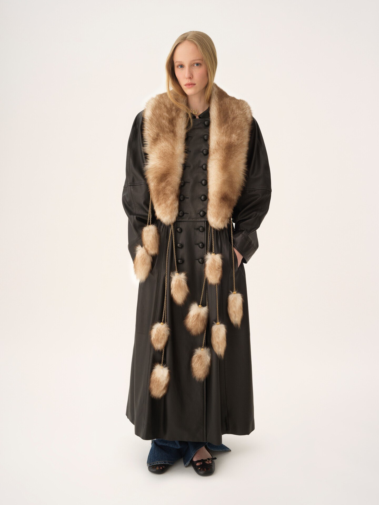 The Treasure Tails scarf in shearling - 4