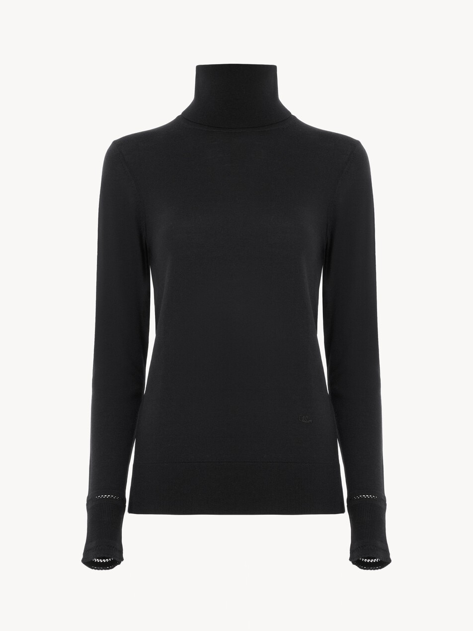 Fitted turtleneck in a wool knit