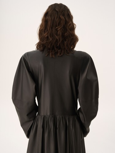 Oversized long riding coat in leather - 7