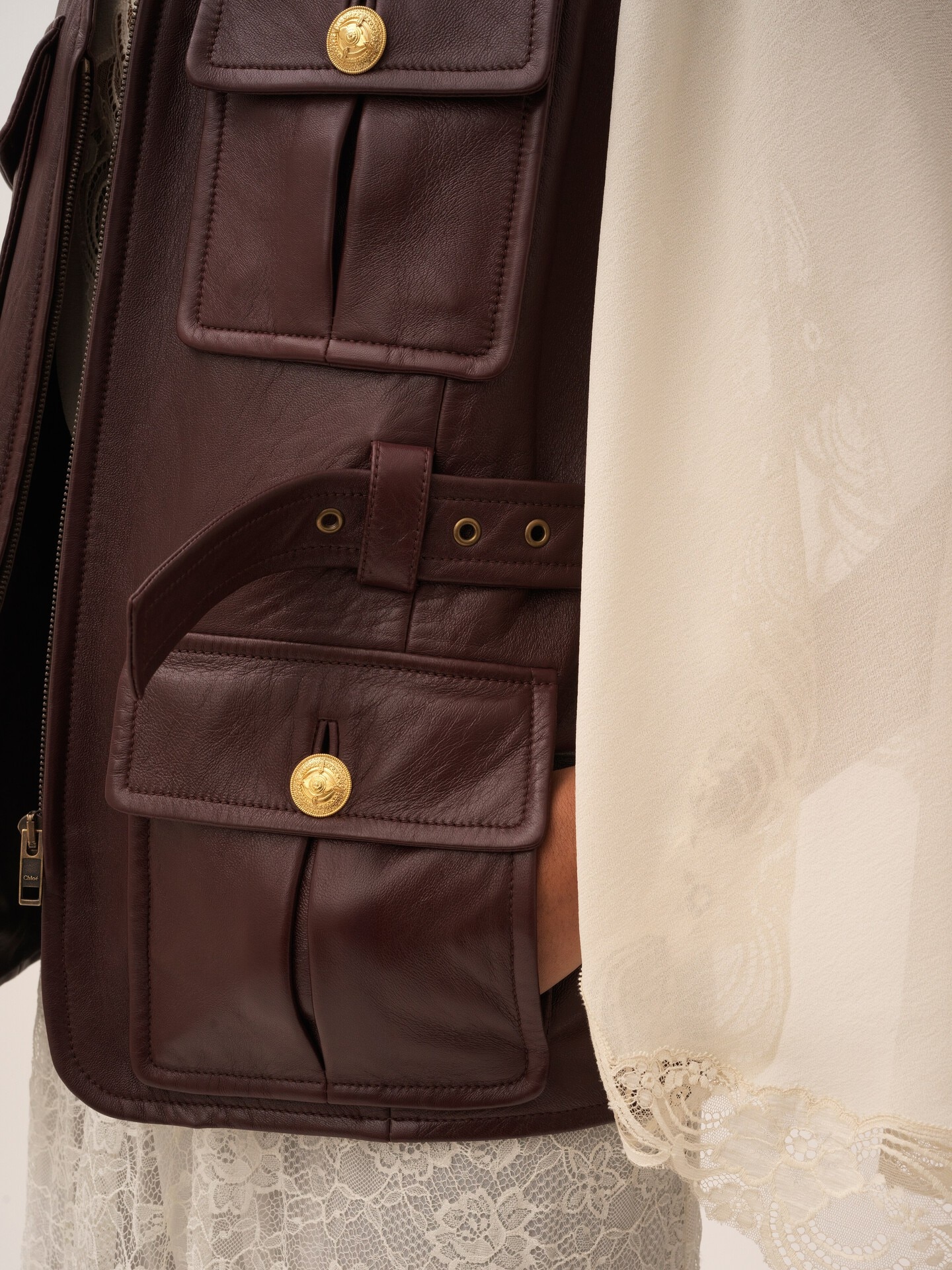 Utilitarian vest in leather - 7