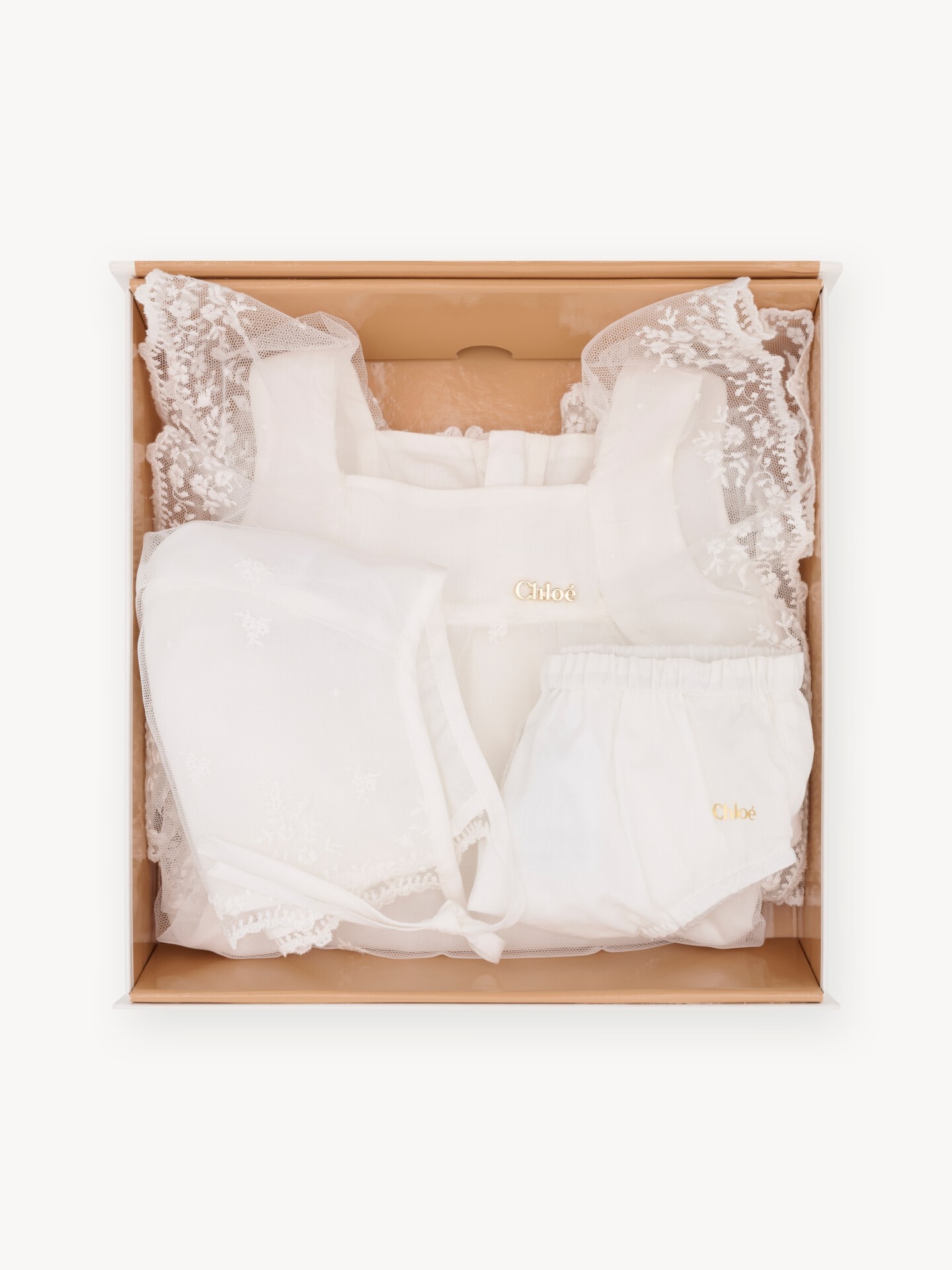 Coffret cadeau Naissance robe de c&eacute;r&eacute;monie, bonnet et bloomer - 1