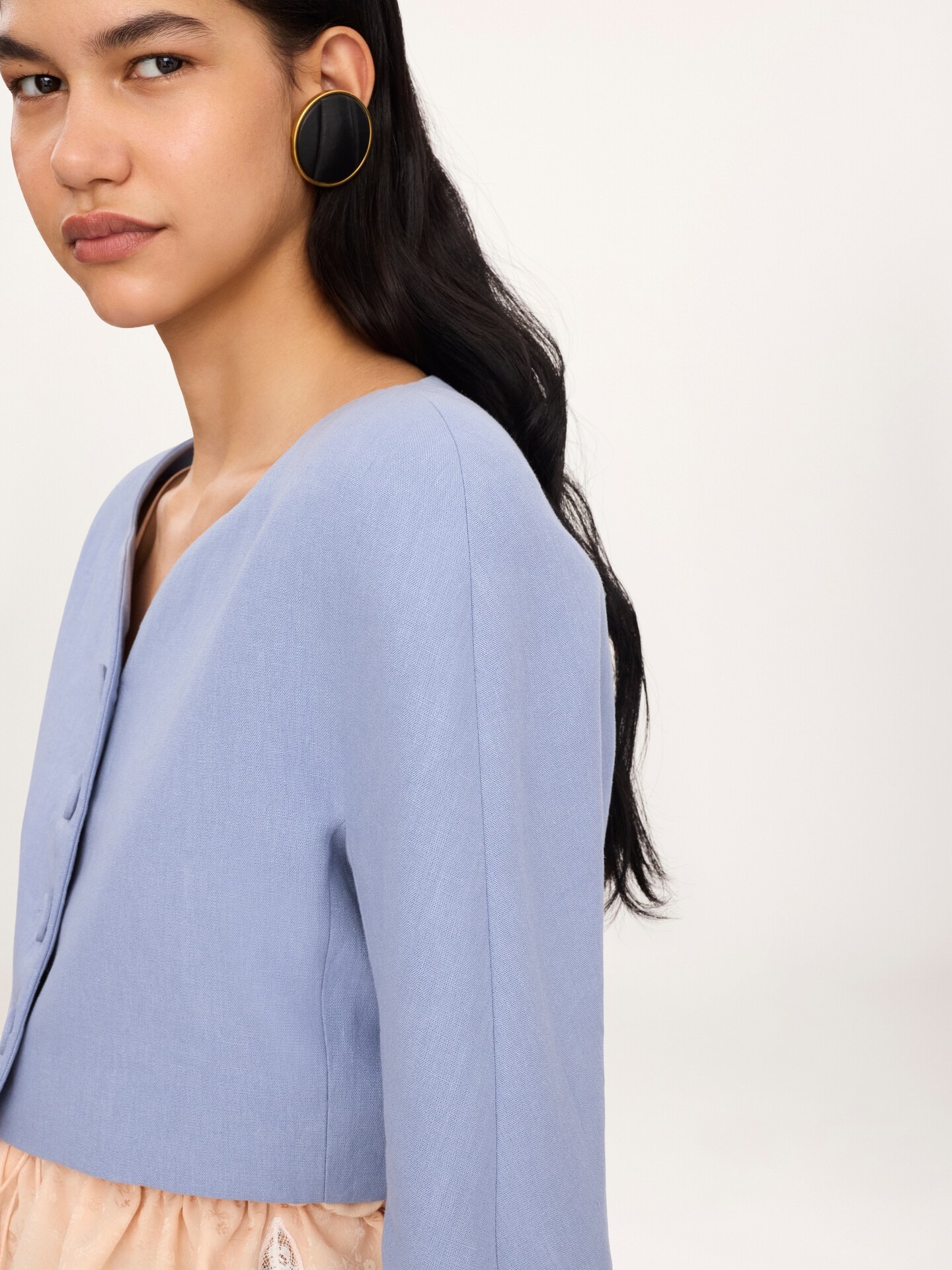 Cropped collarless jacket in linen cr&ecirc;pe - 5.0