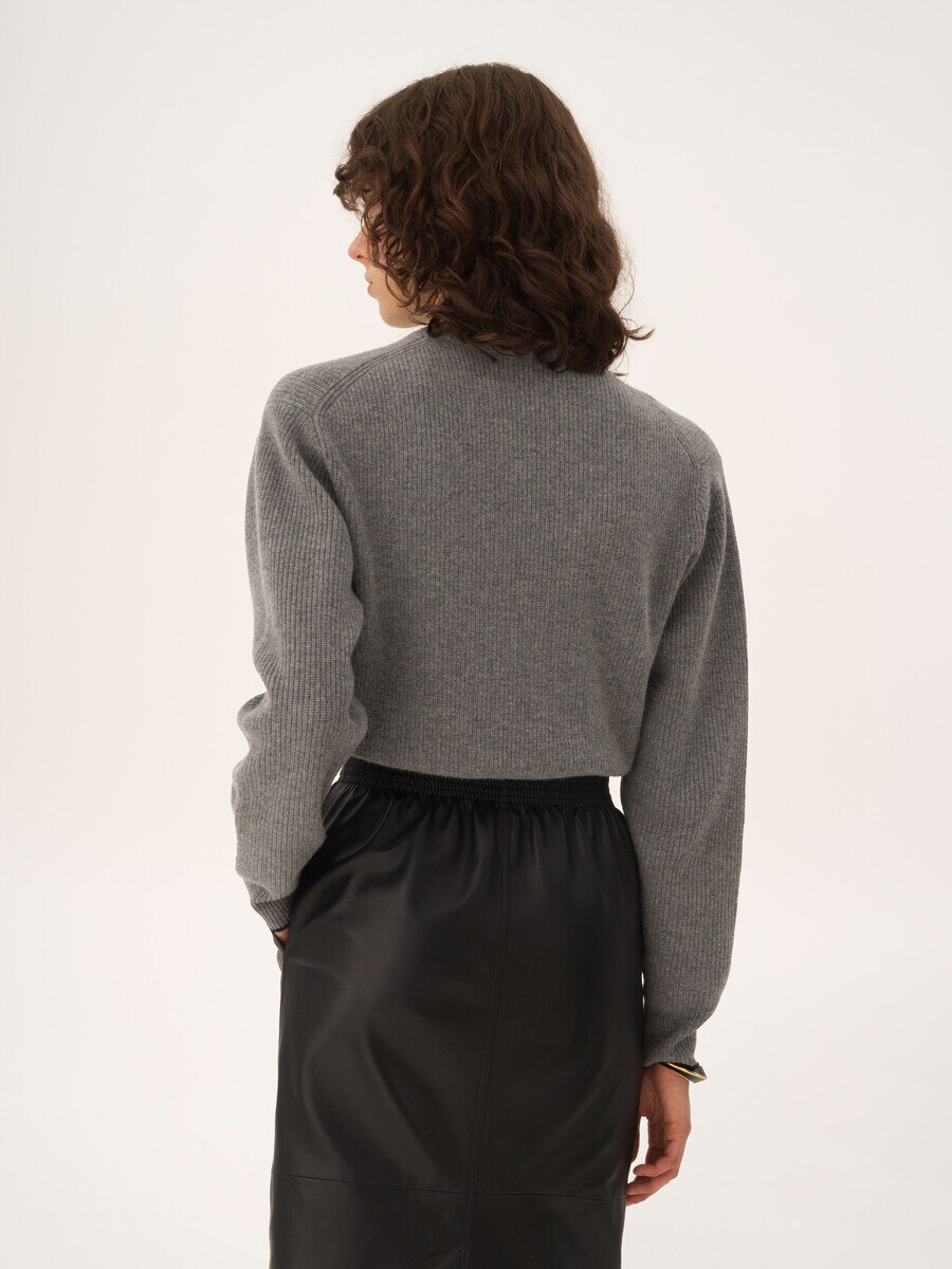 Pullover corto e aderente con logo in maglia di lana - 5