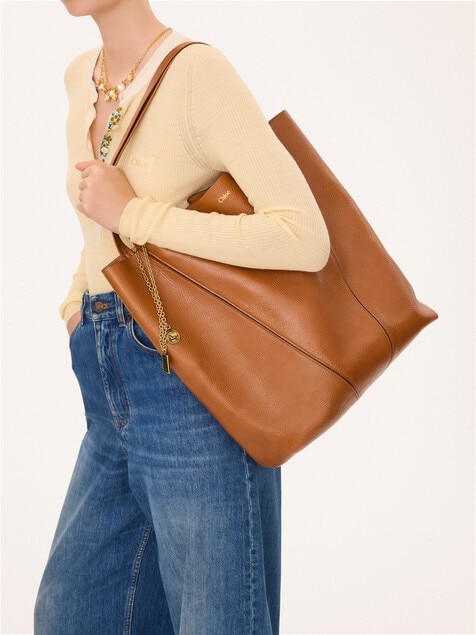 Large Chlo&eacute; Spin tote bag in grained leather