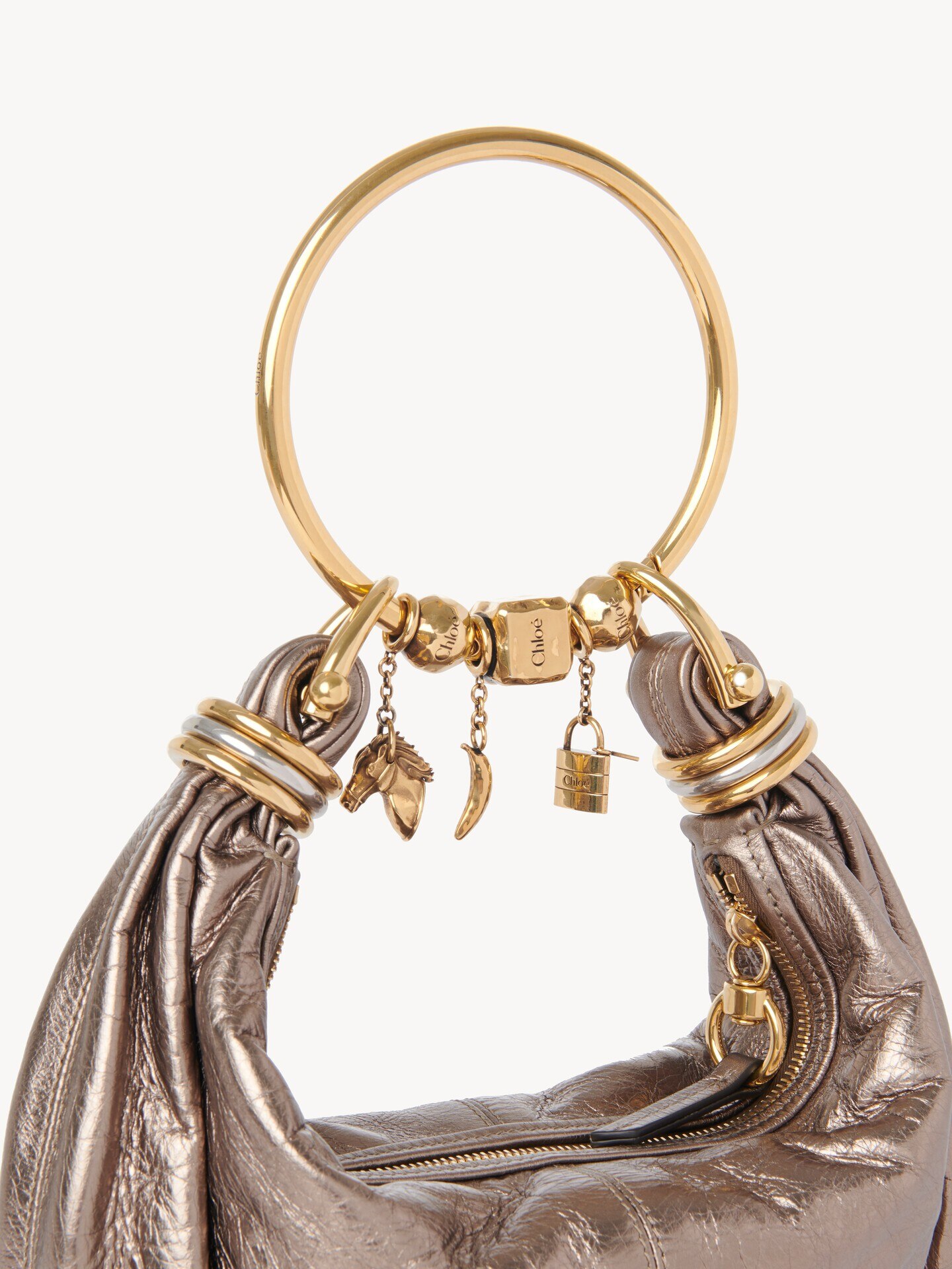 Petit sac hobo Bracelet bag en cuir m&eacute;tallis&eacute; - 7