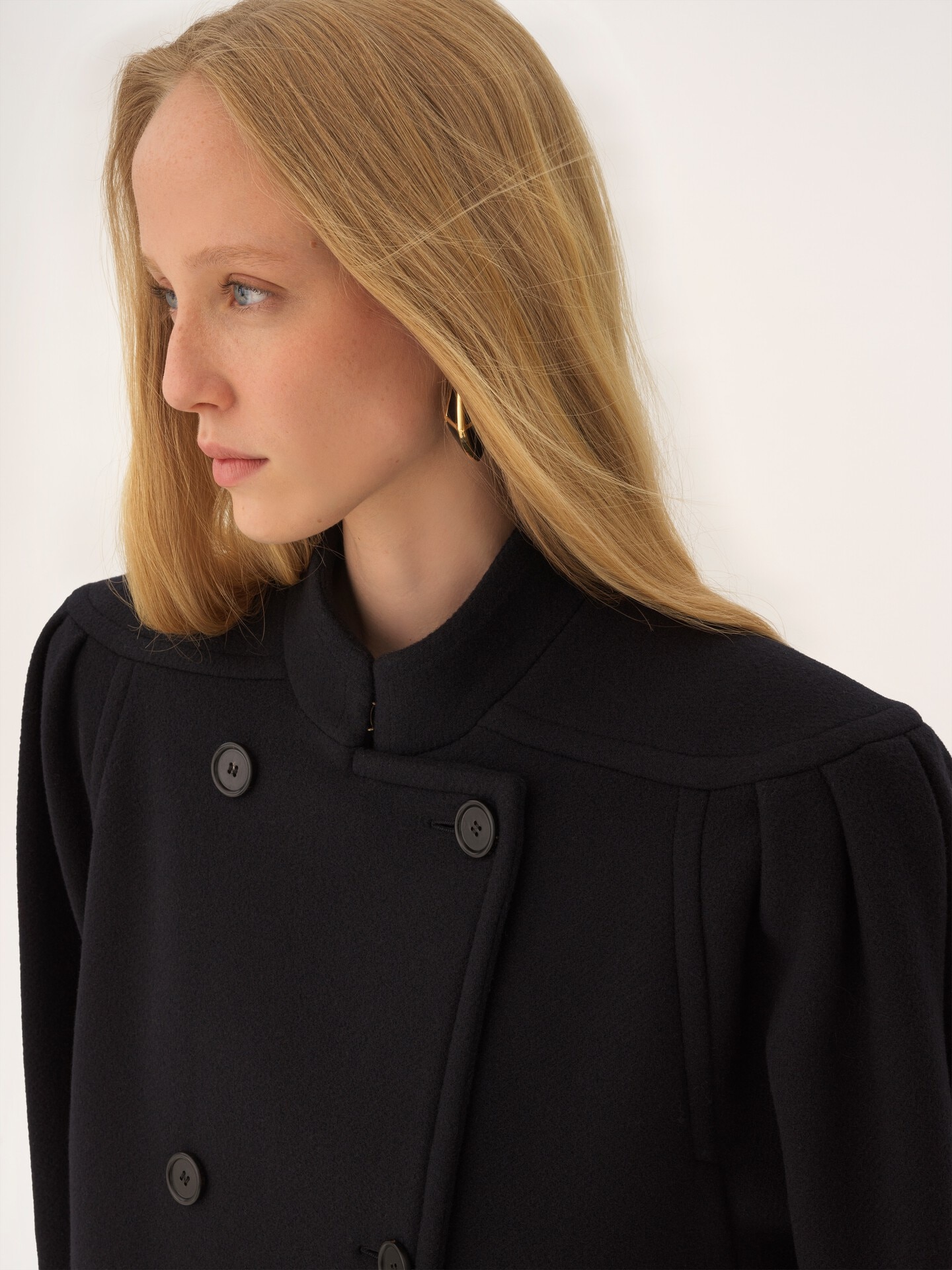 High-neck double-breasted coat in wool - 5