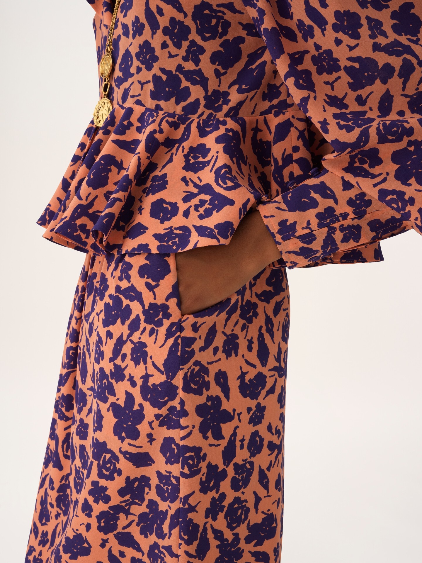 V-neck ruffle top in cr&ecirc;pe de chine - 7