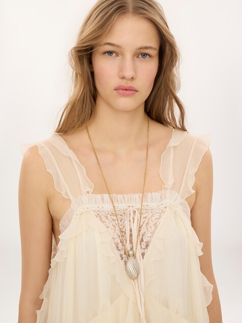 The Chlo&eacute; Mirror pendant necklace