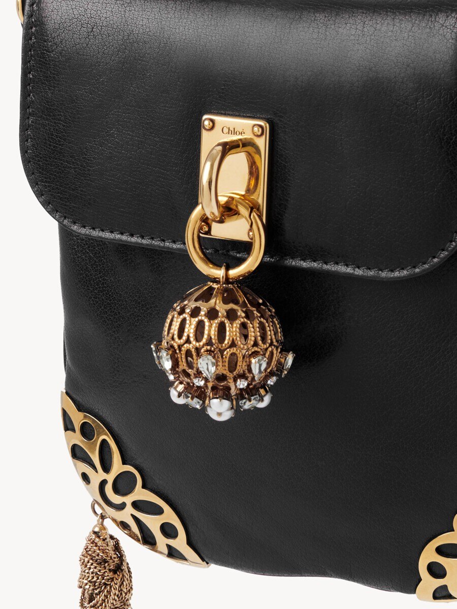 Ch&acirc;teau Treasures chain flap bag in grained leather - 7