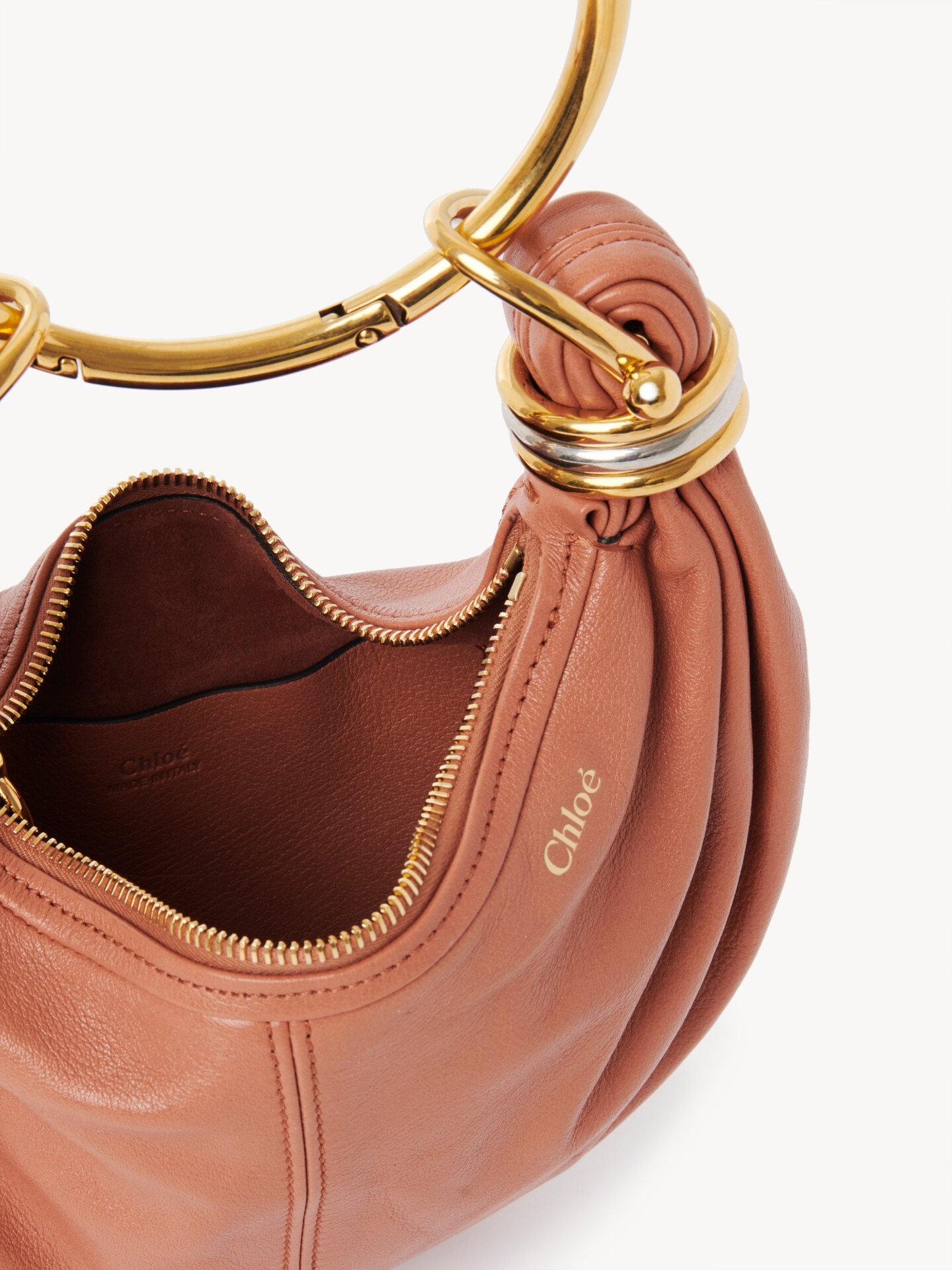 Mini Bracelet Hobo Bag aus genarbtem Leder - 7