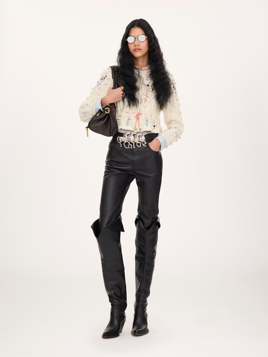 K&ouml;rperbetonte Cropped-Strickjacke aus Wollstrick - 3