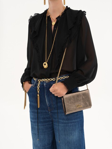 Chlo&eacute; Iconic flap wallet on chain in metallised leather