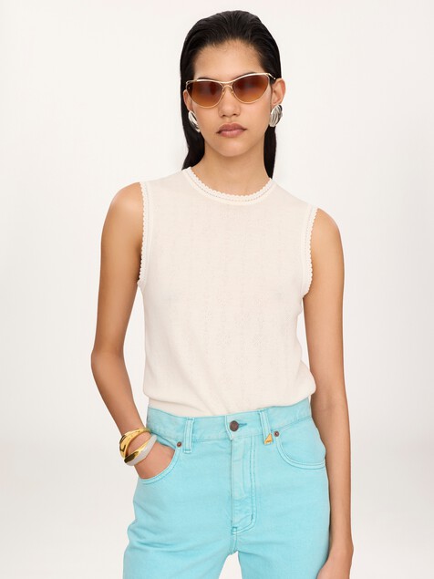 Sleeveless jumper in a wool knit