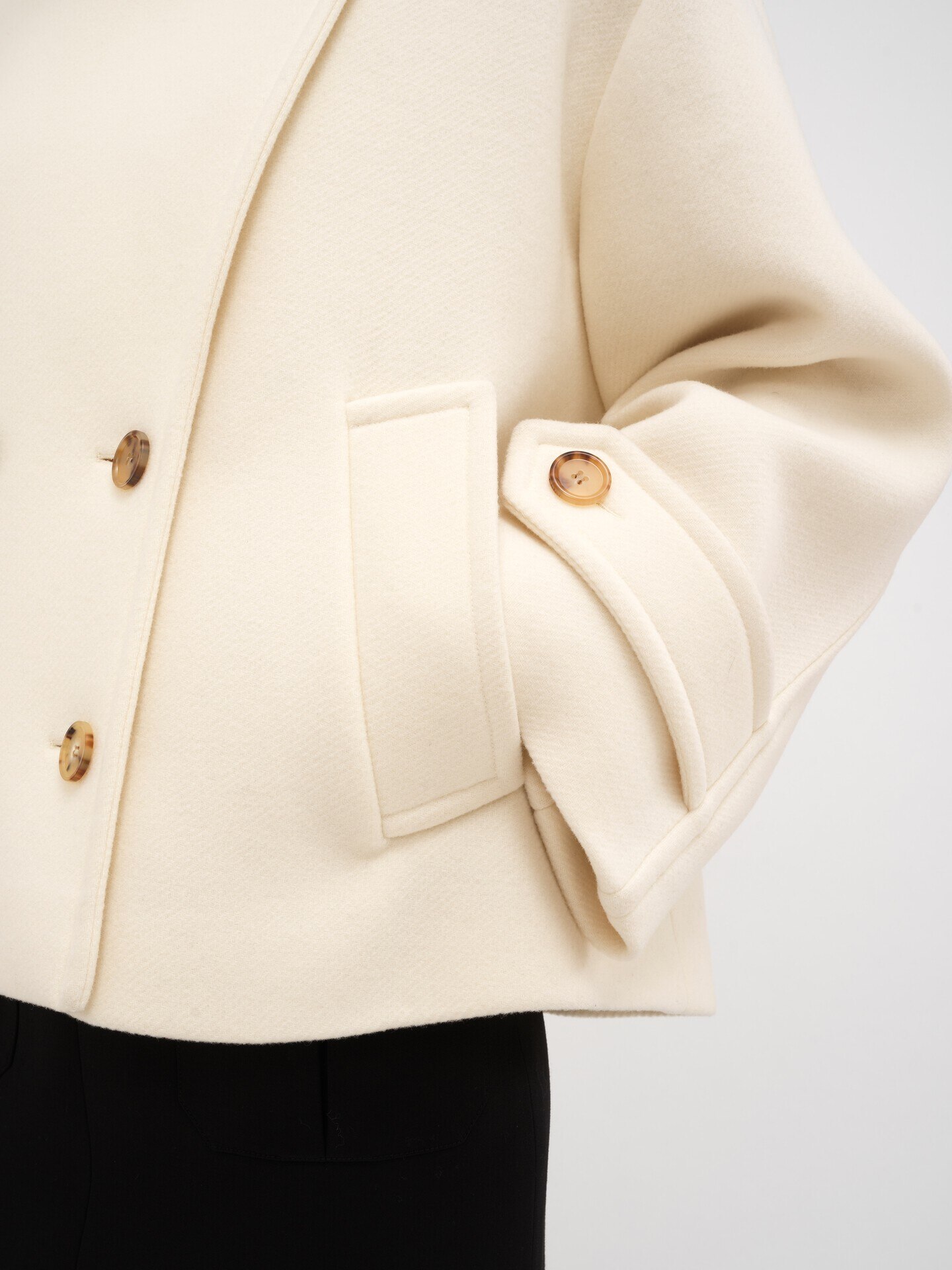 Oversized short coat in wool - 8