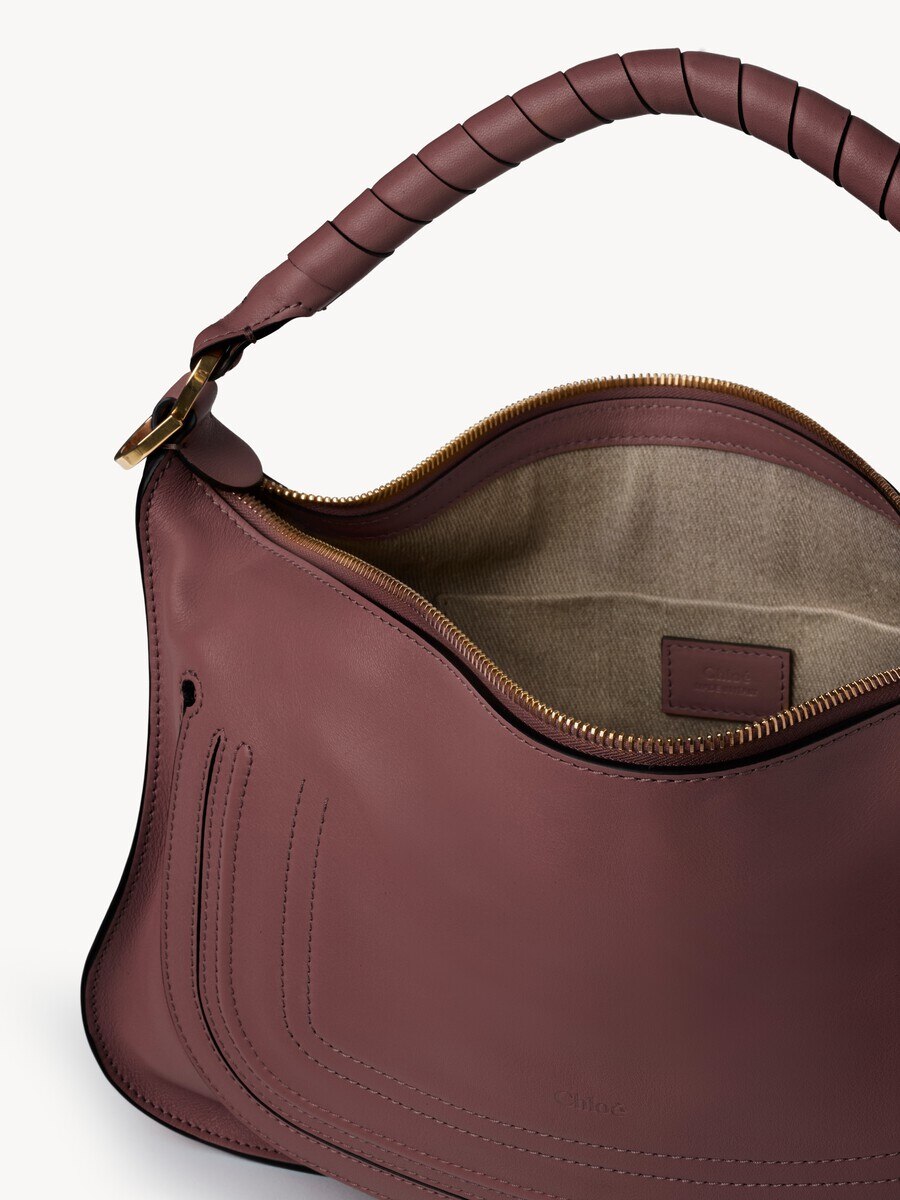 Kleine Marcie Schultertasche aus weichem Leder - 7