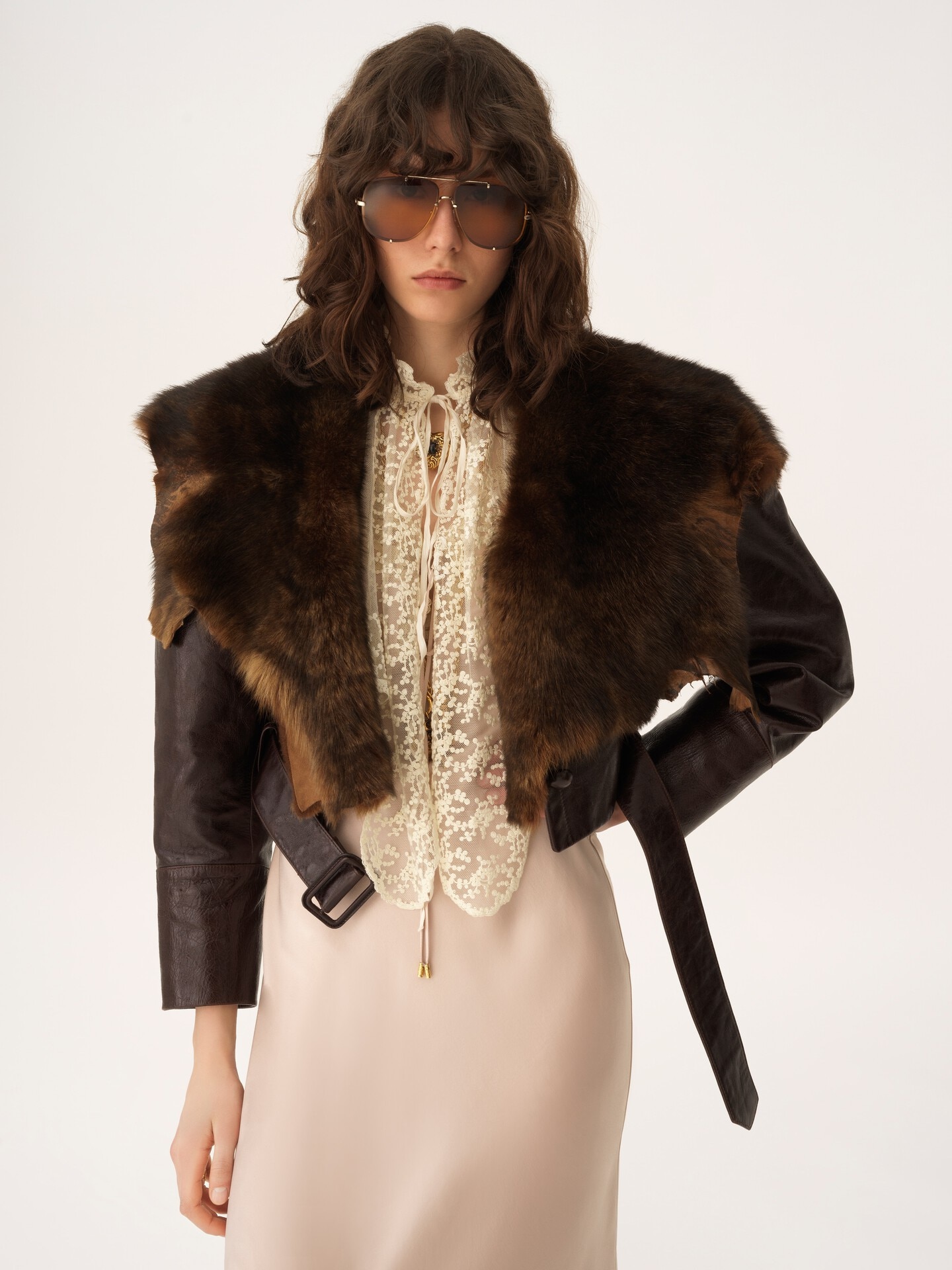 Veste courte ajustée en cuir - 5